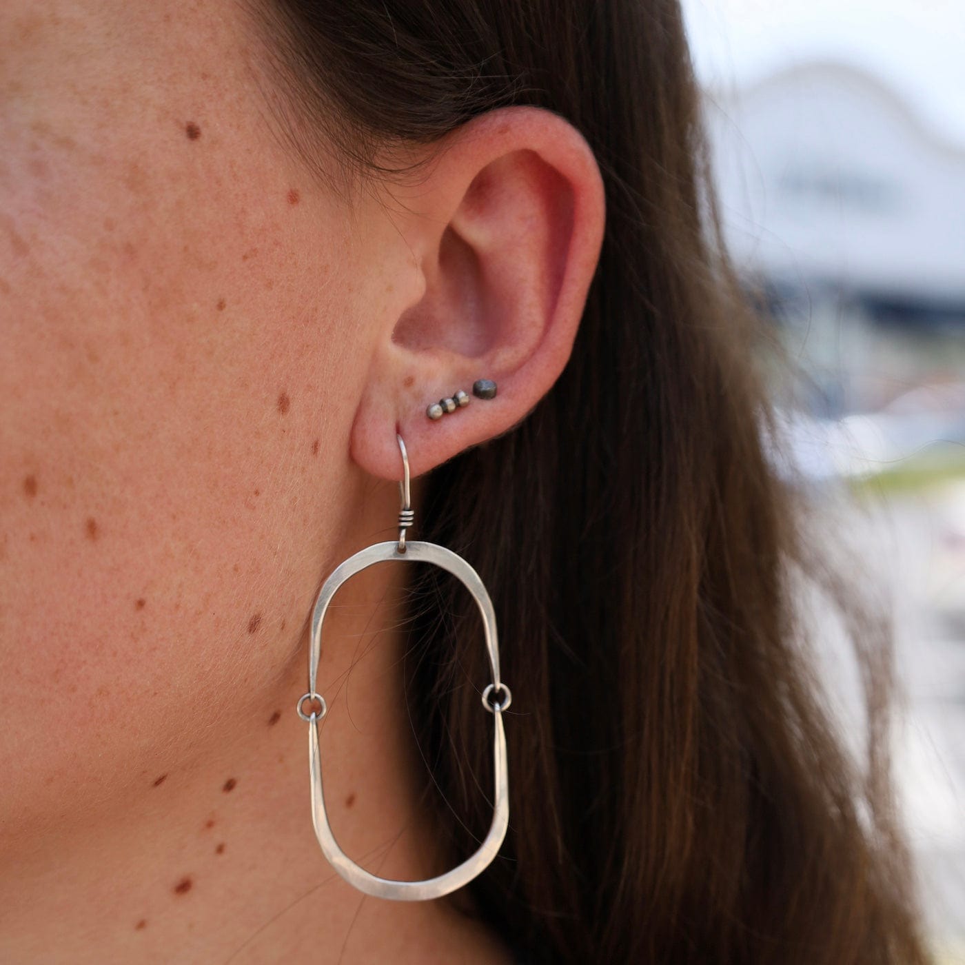 EAR Oval Swing Hoops