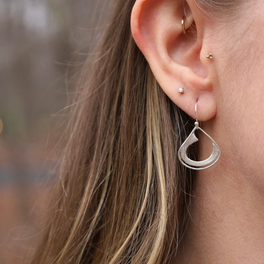 EAR Petite Signature Hoops