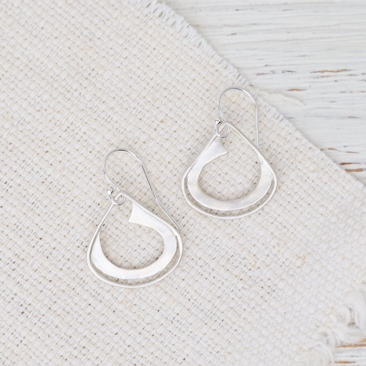 EAR Petite Signature Hoops