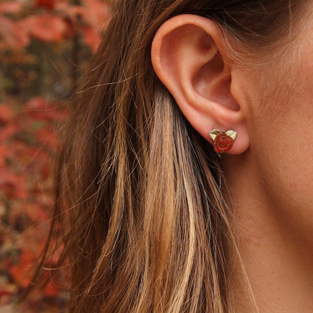 EAR RED ROSE STUD