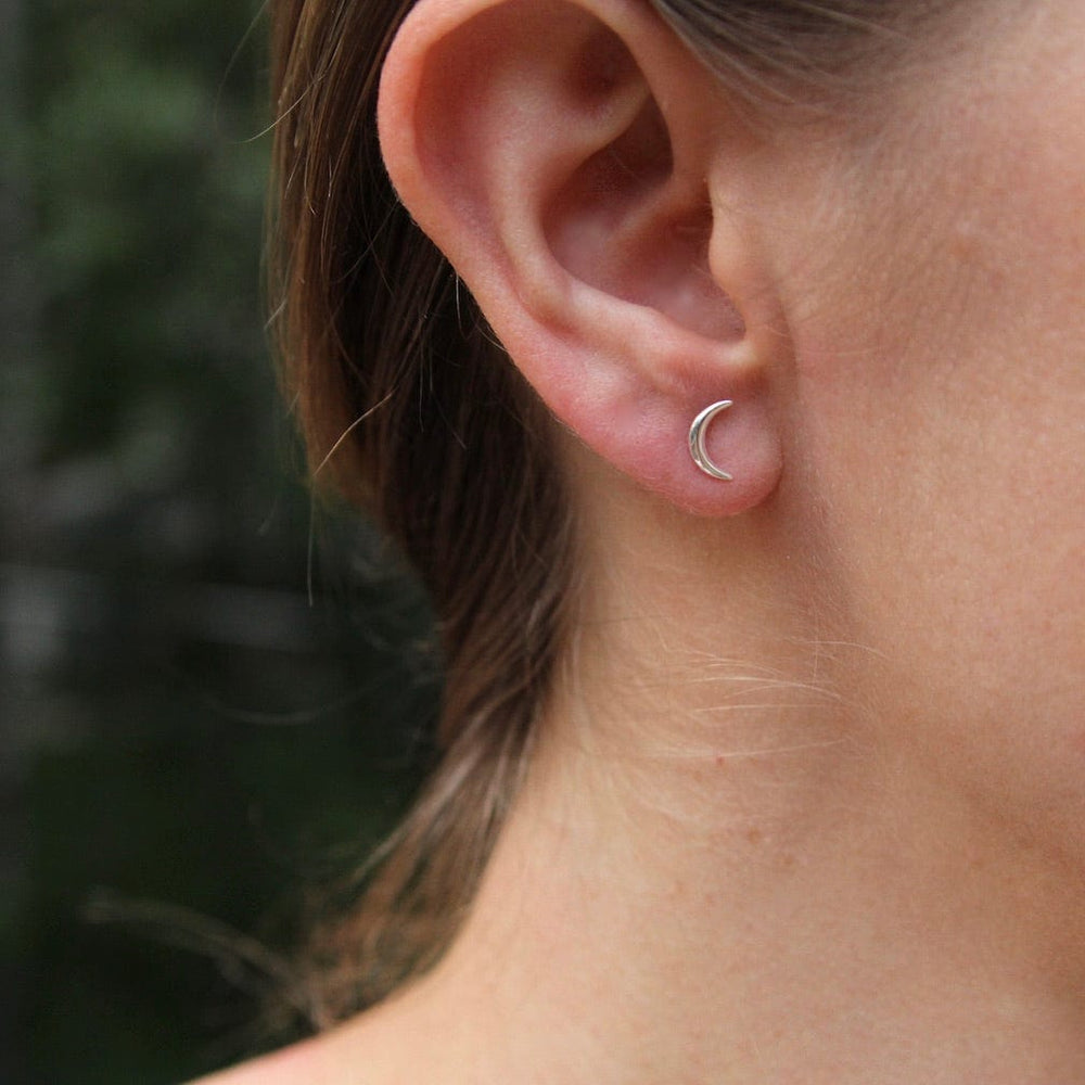 
                      
                        EAR Rounded Cresent Moon Stud Earring
                      
                    