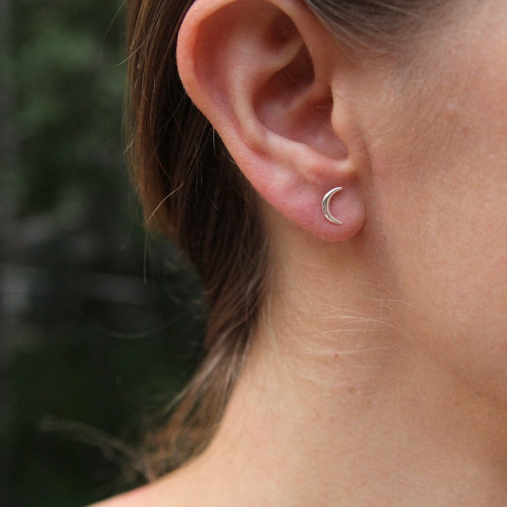 EAR Rounded Cresent Moon Stud Earring