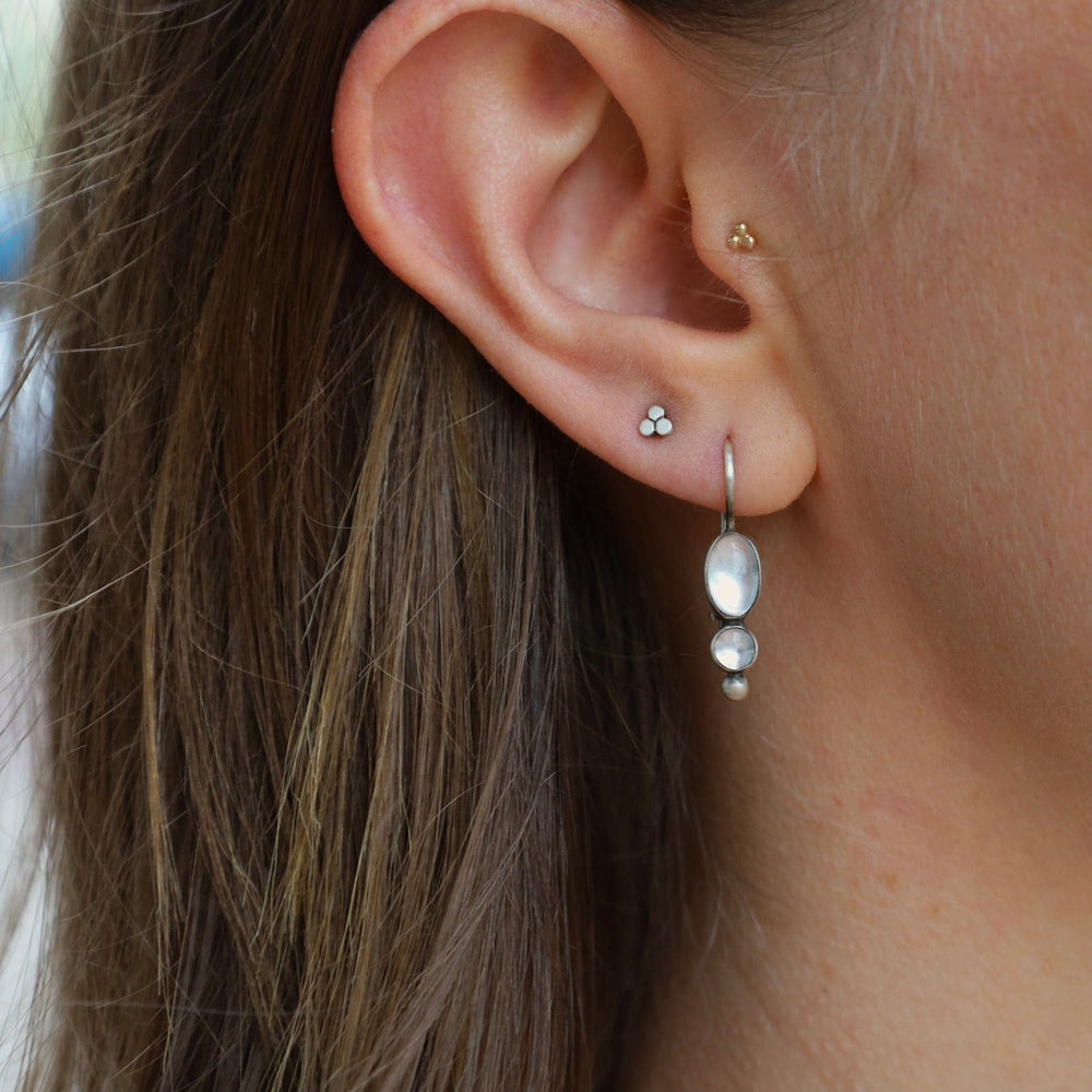 
                      
                        EAR Shiny Clear Quartz Little Oval Drops
                      
                    