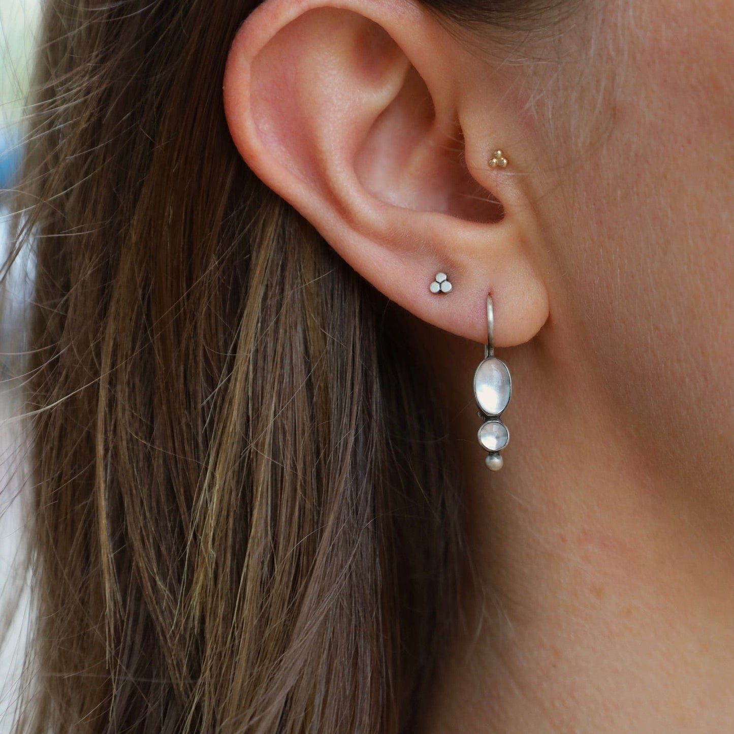 EAR Shiny Clear Quartz Little Oval Drops