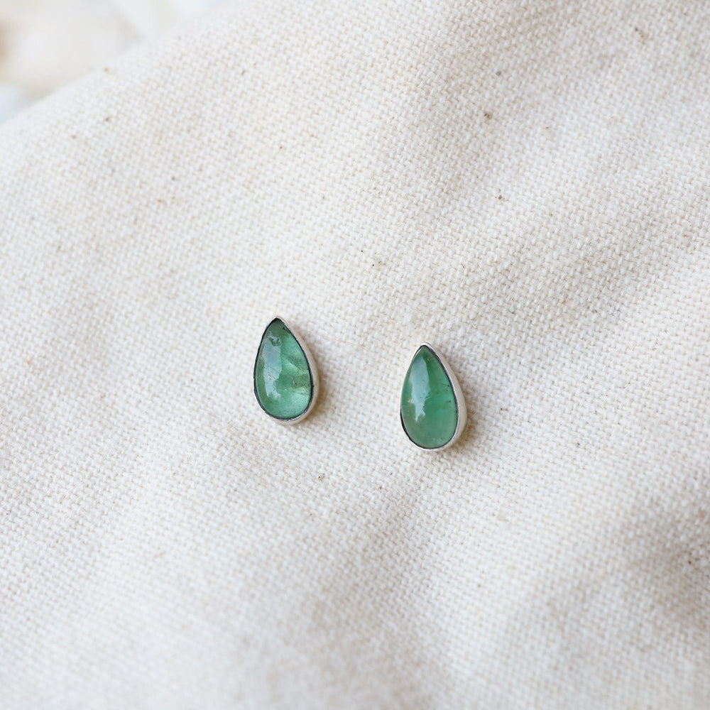 
                      
                        EAR Shiny Little Emerald Tear Drop Stud
                      
                    