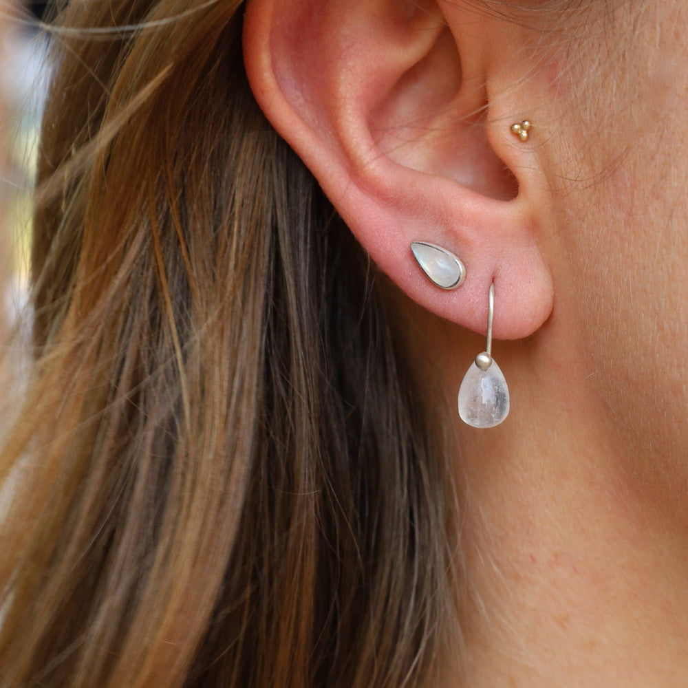 
                      
                        EAR Shiny Little Rainbow Moonstone Tear Drop Stud
                      
                    