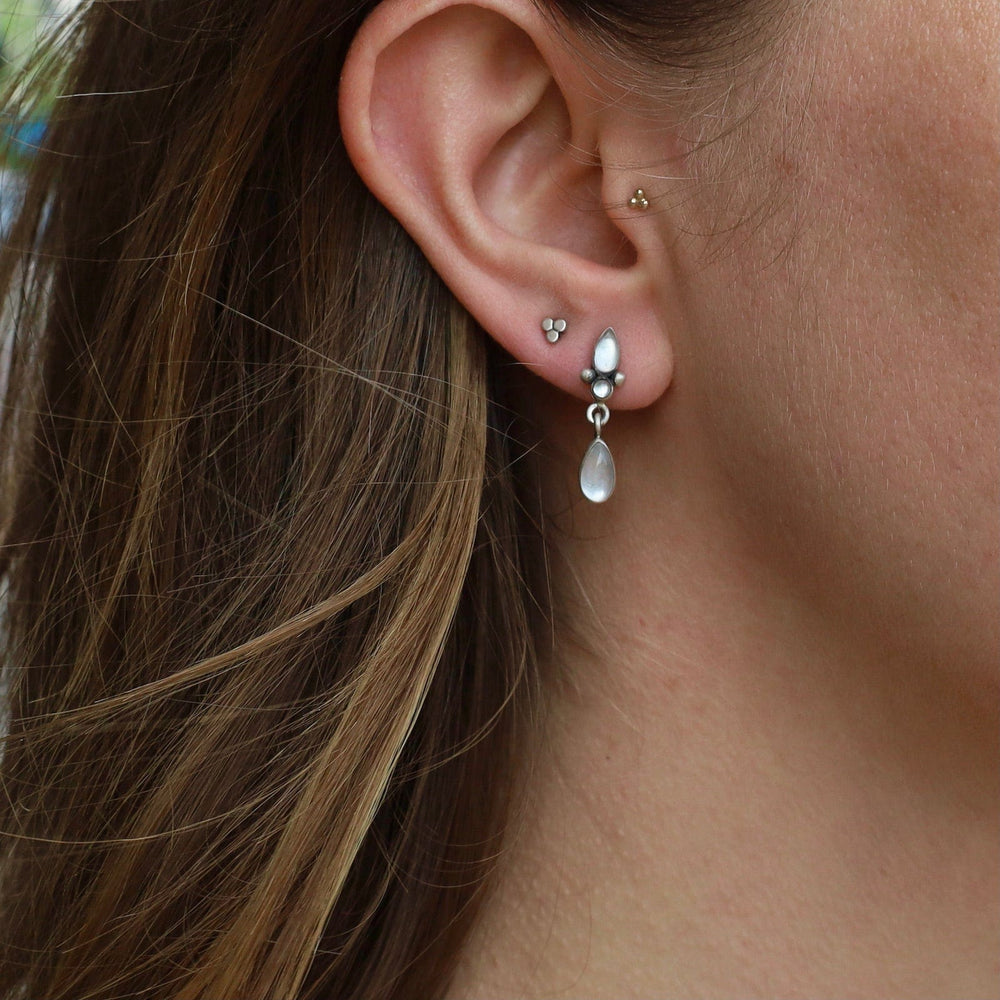 
                      
                        EAR Shiny Lotus Clear Quartz Drop Stud
                      
                    