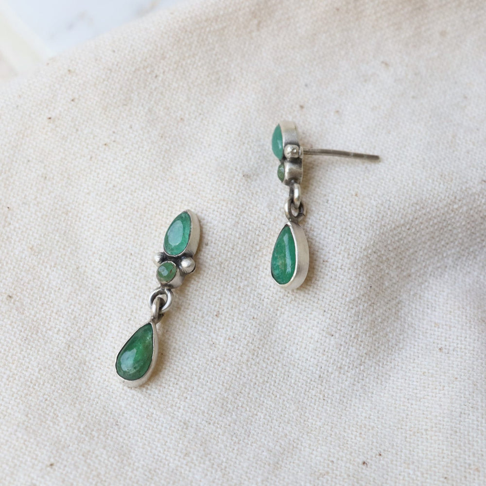 
                      
                        EAR Shiny Lotus Emerald Drop Stud
                      
                    