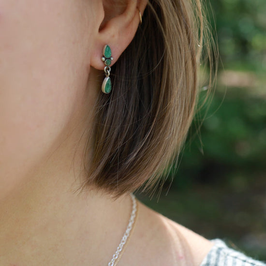 EAR Shiny Lotus Emerald Drop Stud