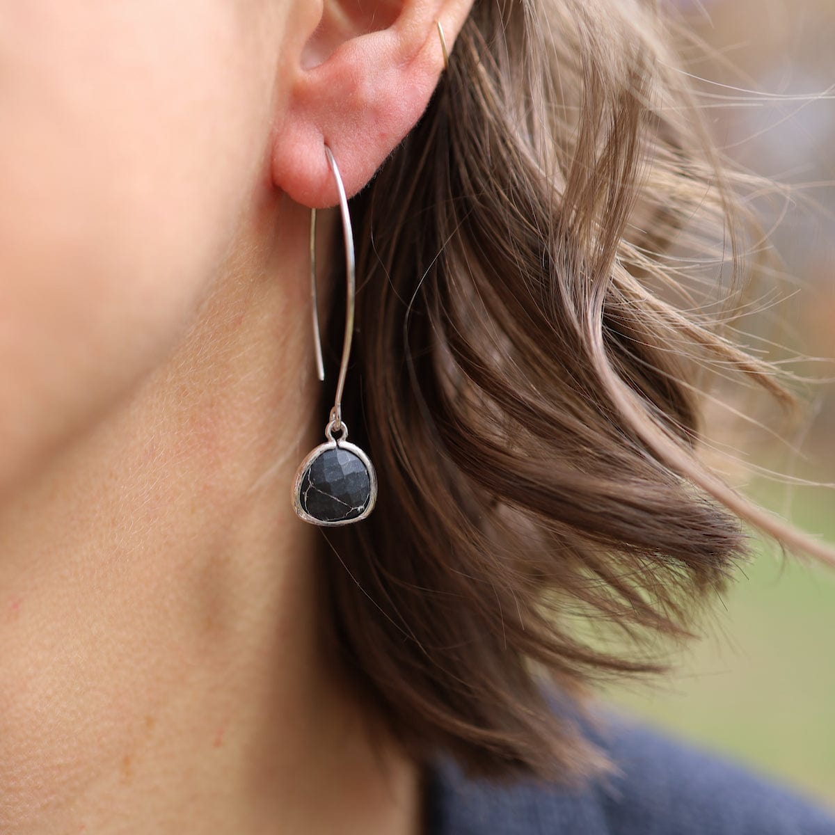 EAR Silver Black Howlite Dangle Earring