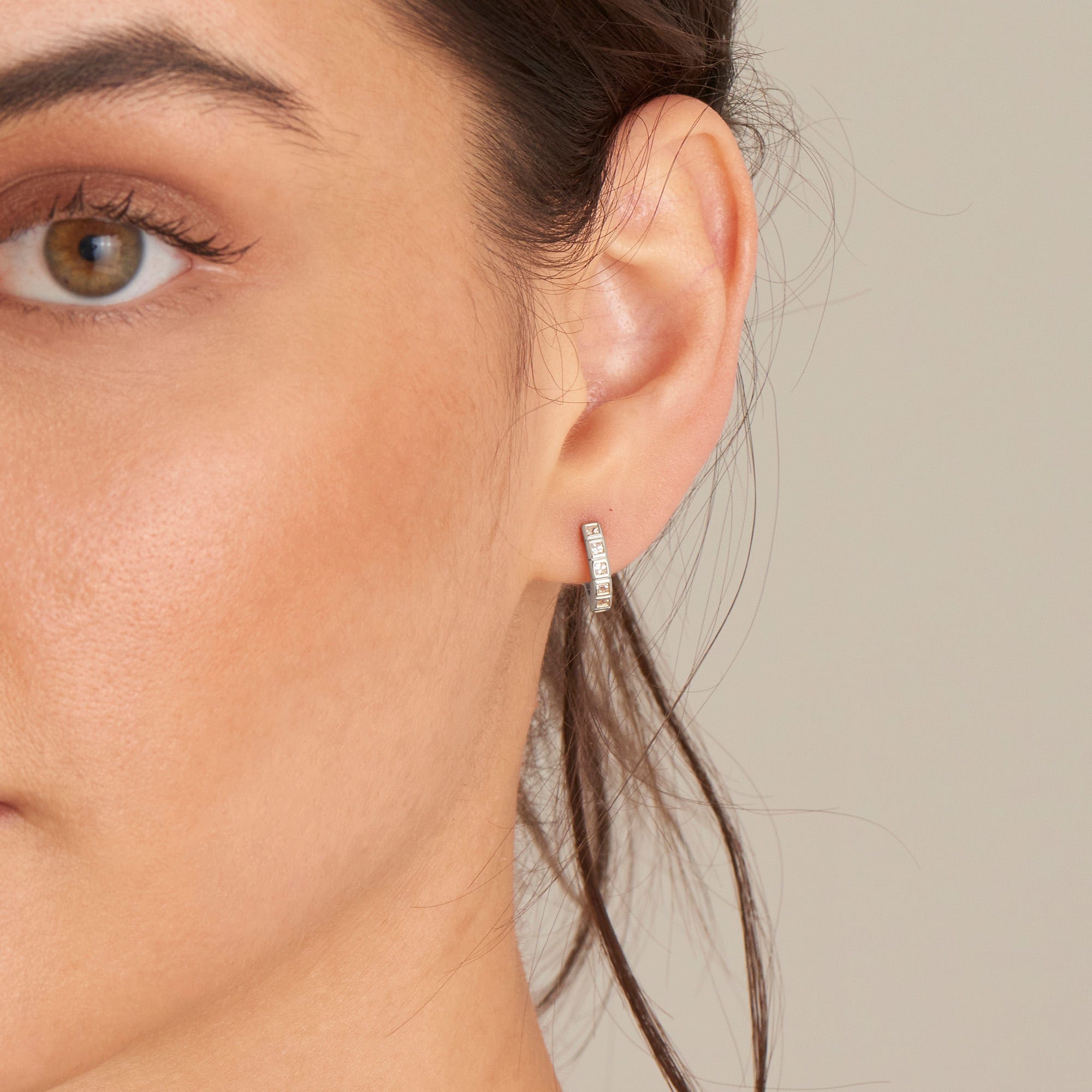 Silver Glam Huggie Hoop Earrings – Dandelion Jewelry