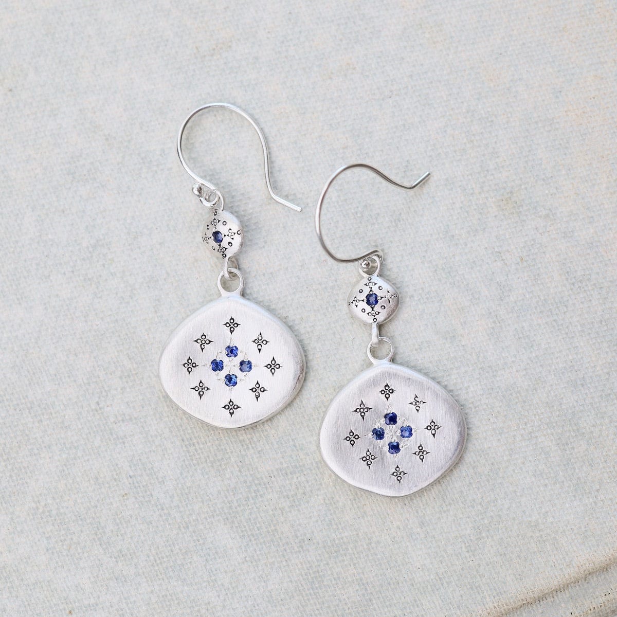 EAR Silver Lights Earrings with Charms in Blue Sapphire