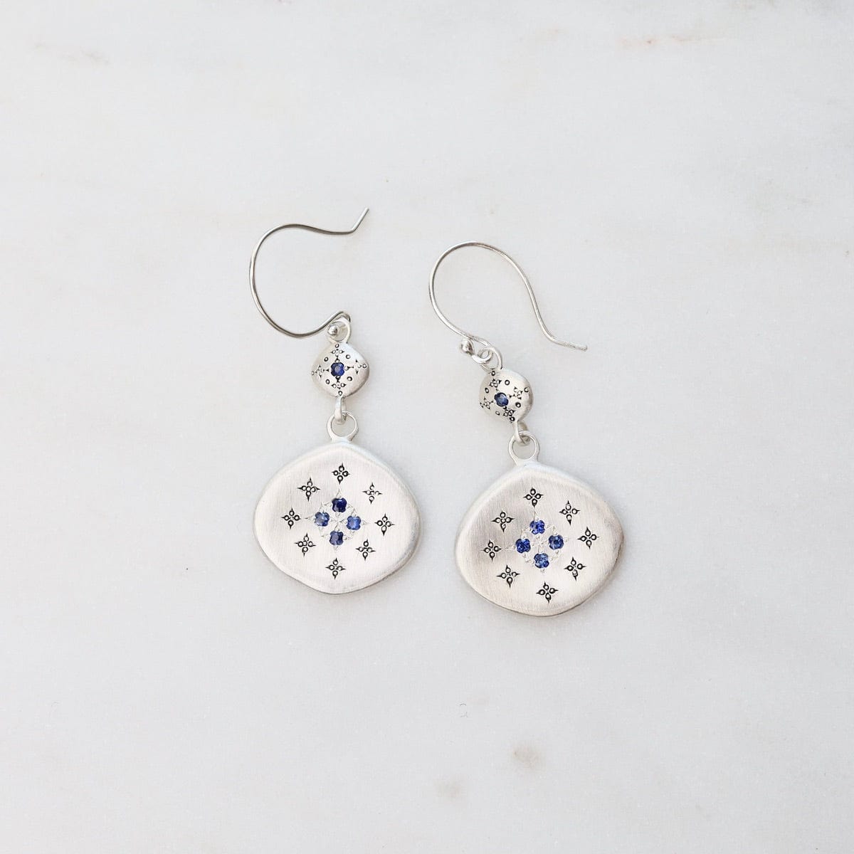 EAR Silver Lights Earrings with Charms in Blue Sapphire