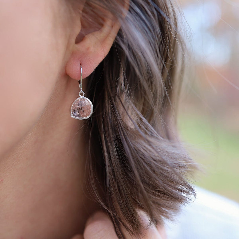 
                      
                        EAR Silver Peach Rock Crystal Lever Back Earring
                      
                    