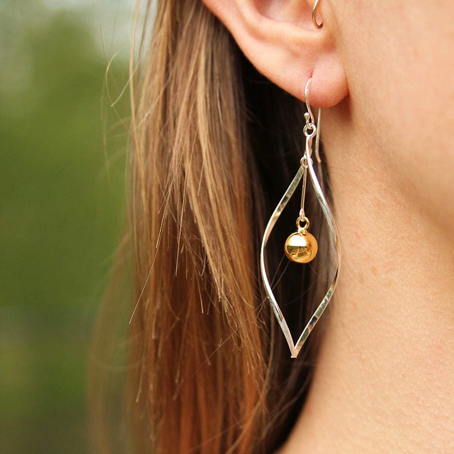 EAR Silver Swirl With Gold Ball