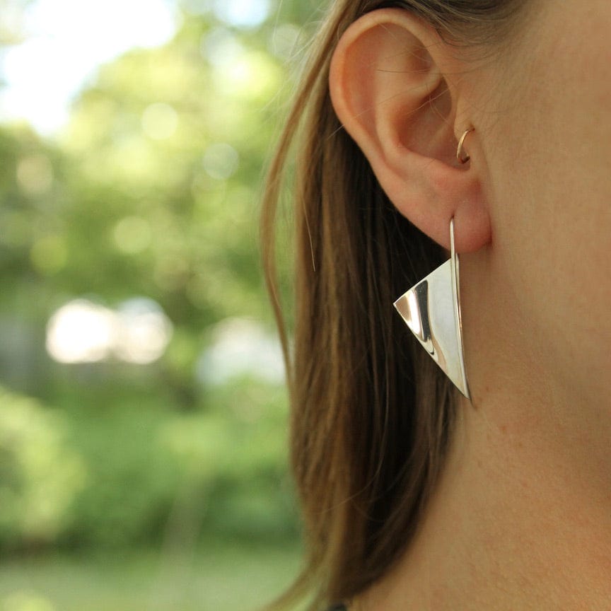 EAR Small Concave Triangle Banner Earring