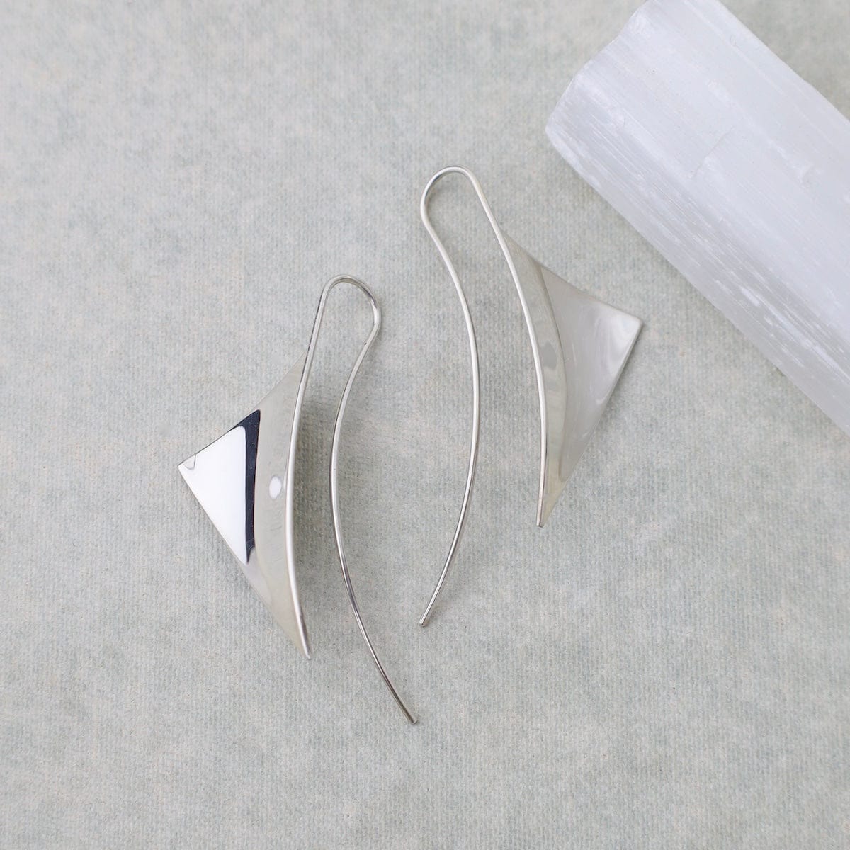 EAR Small Concave Triangle Banner Earrings