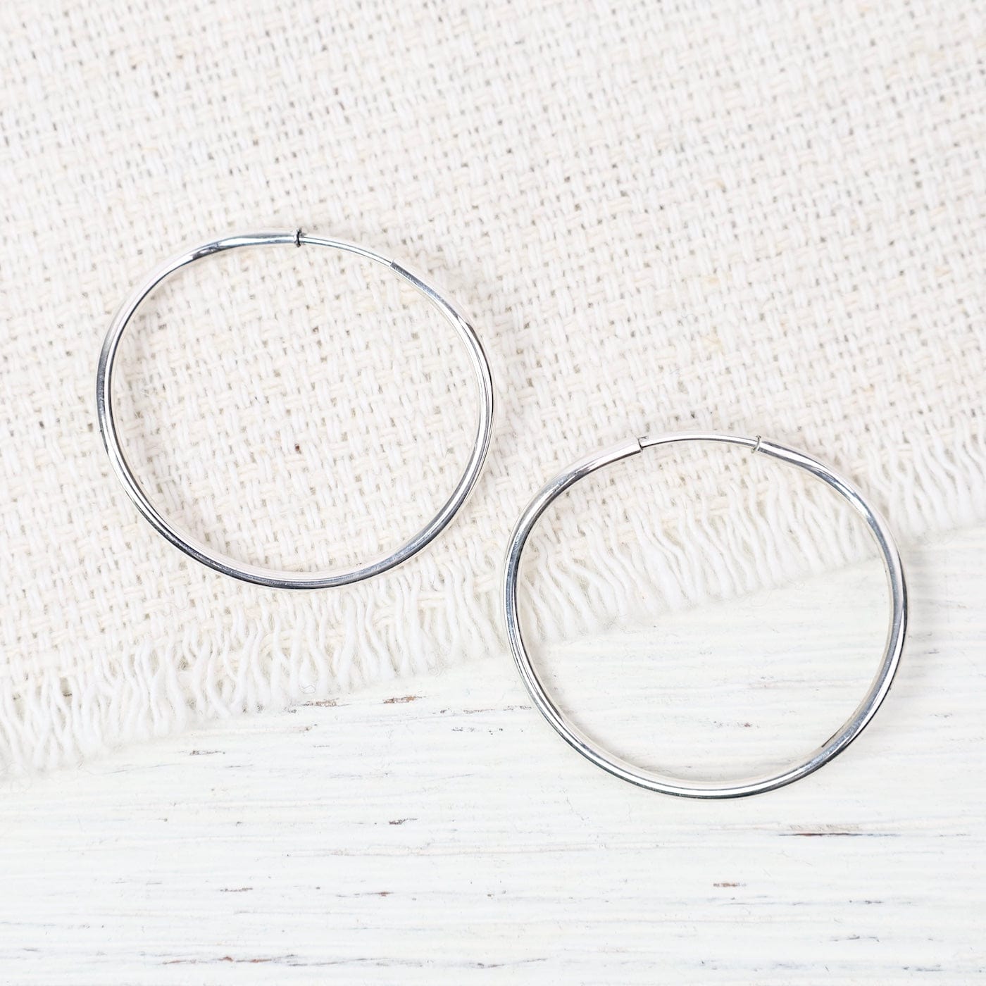 EAR Small Curved Infinity Hoops