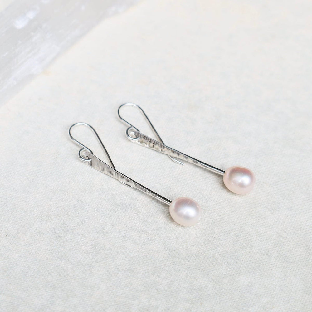 
                      
                        EAR Small Silver Stick with Pink Pearl Earrings
                      
                    