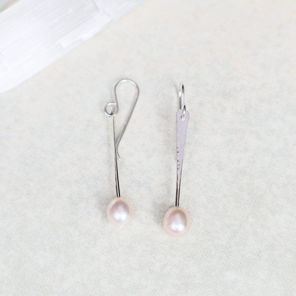 
                      
                        EAR Small Silver Stick with Pink Pearl Earrings
                      
                    