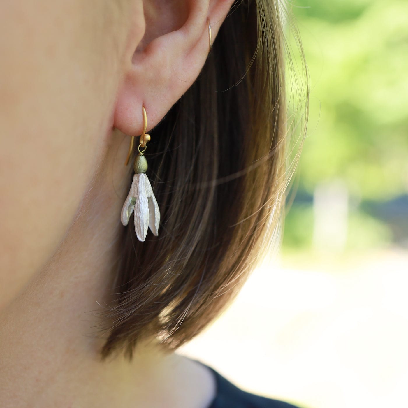 Load image into Gallery viewer, EAR Snowdrops Drop Earring
