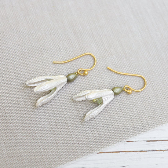 Load image into Gallery viewer, EAR Snowdrops Drop Earring
