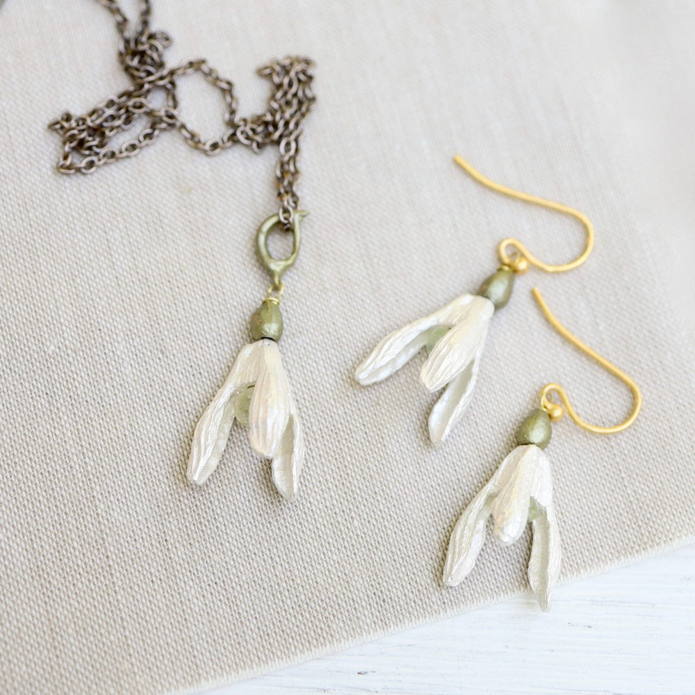 
                  
                    EAR Snowdrops Drop Earring
                  
                