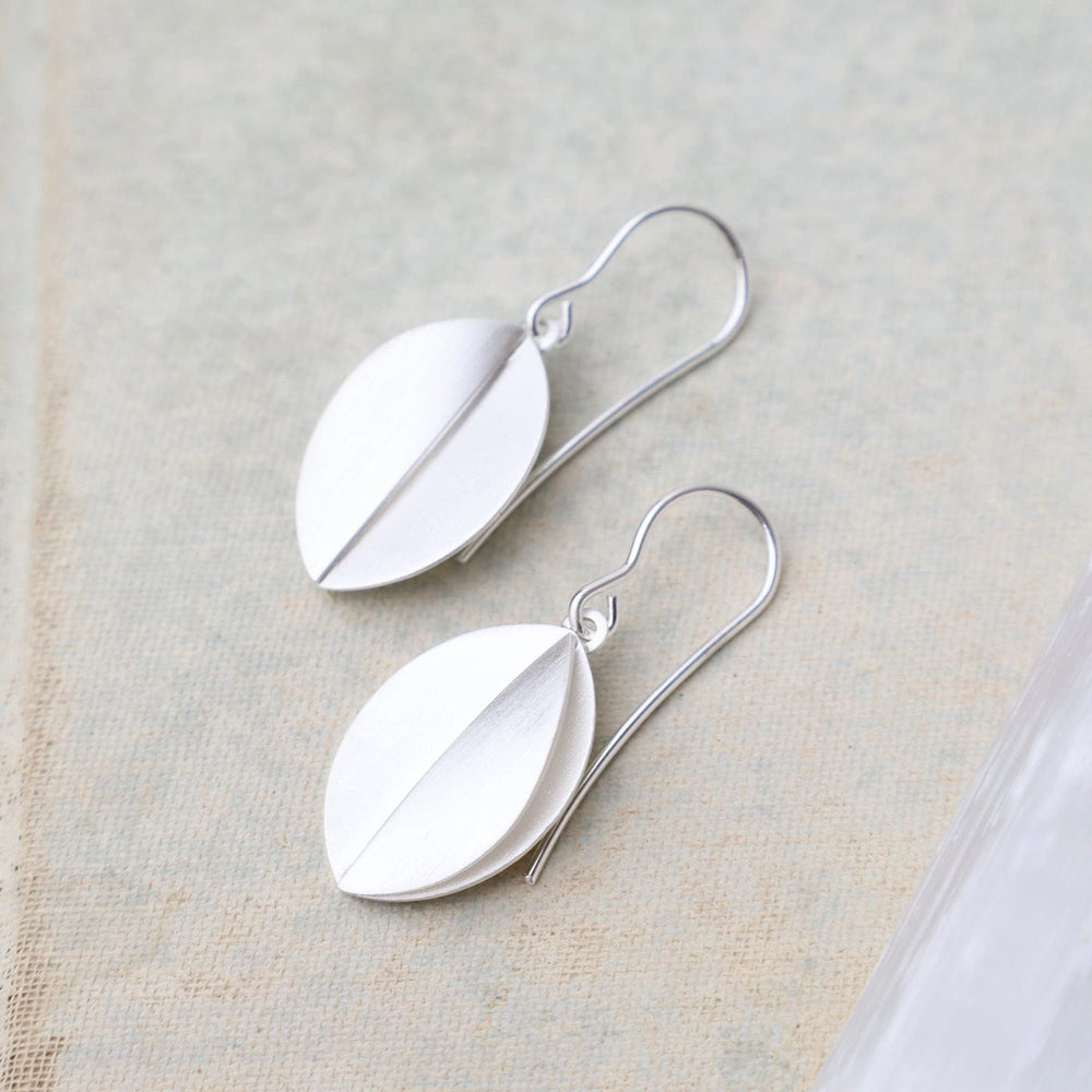 
                      
                        EAR Split Leaf Wire Earrings
                      
                    