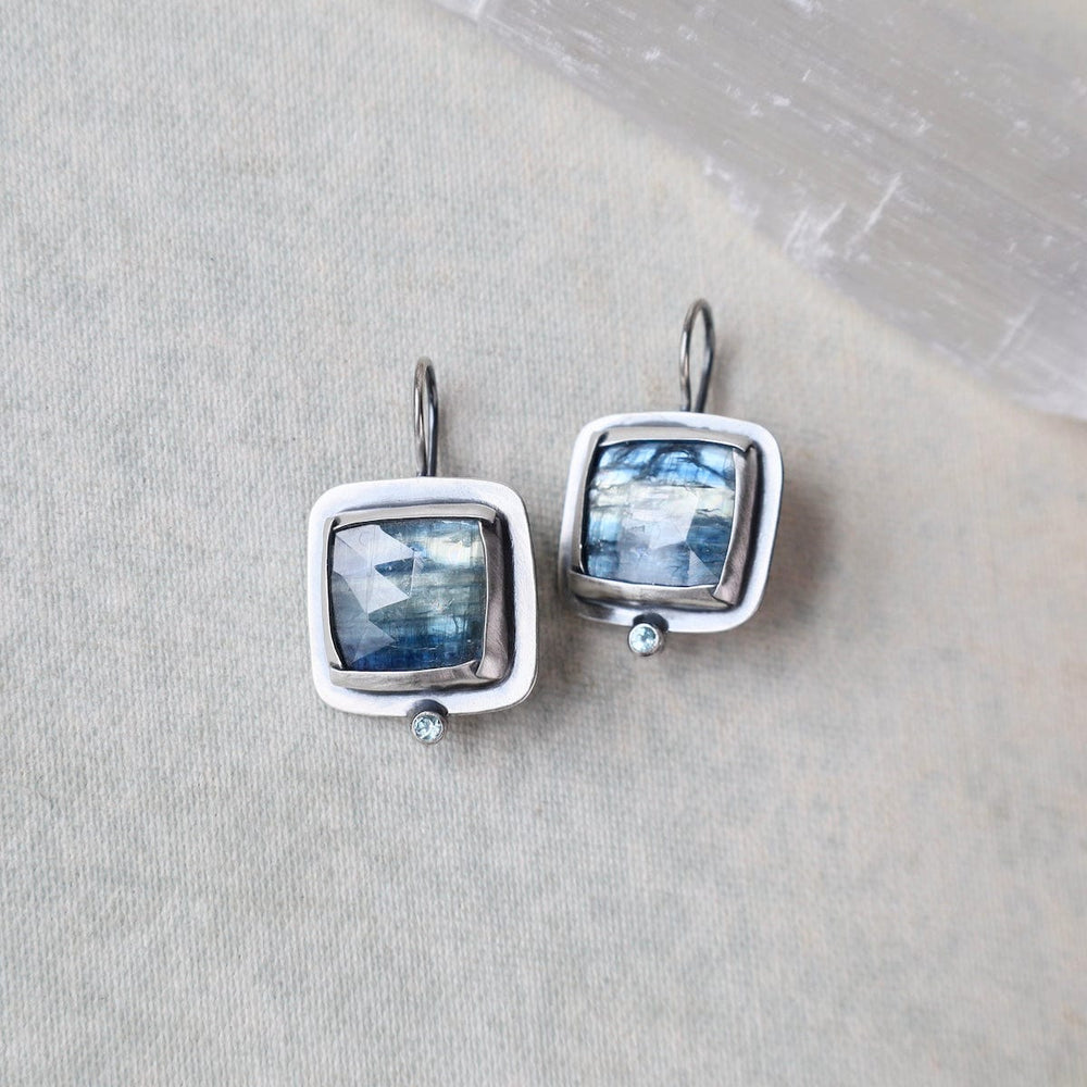 
                  
                    EAR Square Fold earrings in Bi-colored Kyanite with Bl
                  
                