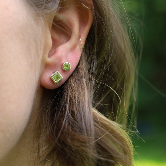 EAR Square Peridot Post Earring