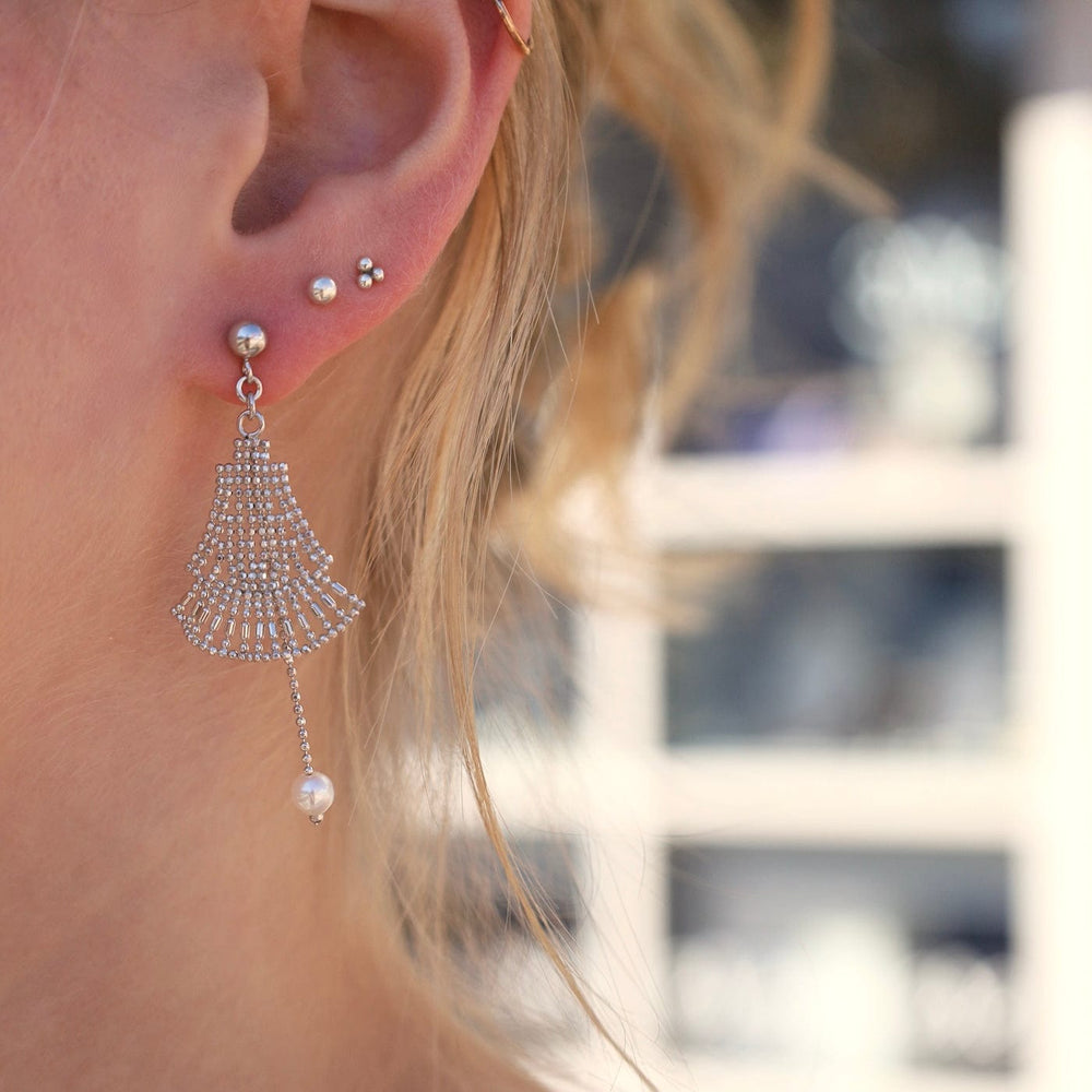 
                      
                        EAR Sterling Silver Fan with Long Pearl Earrings
                      
                    