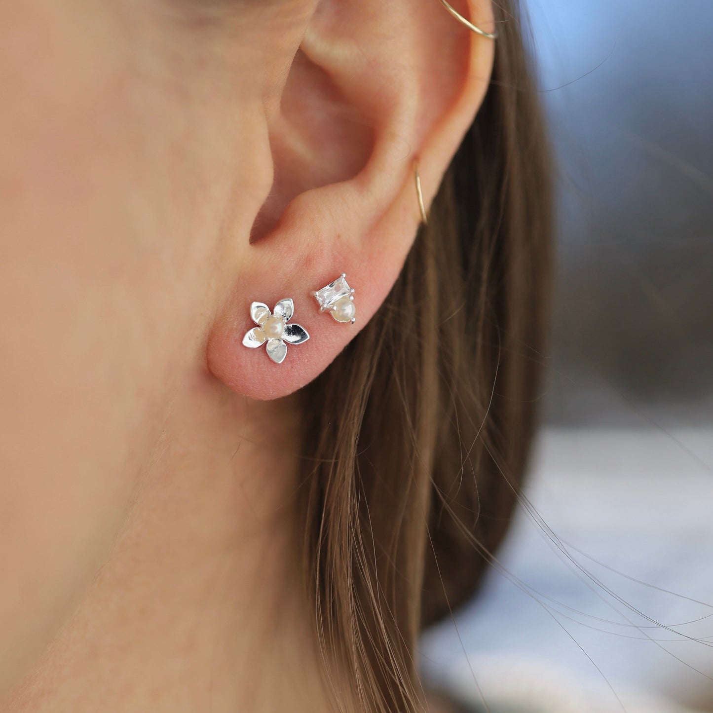 EAR Sterling Silver Flower with Center Pearl Stud Earrings