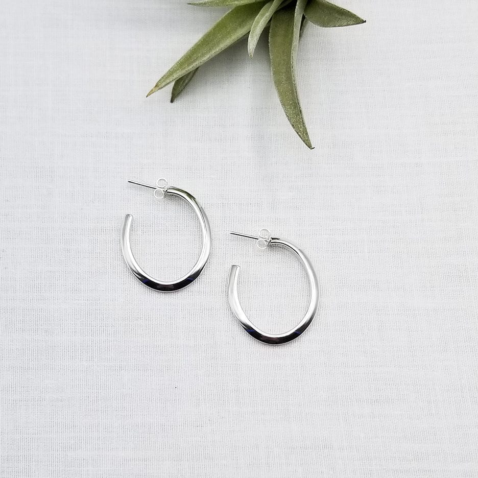 EAR STERLING SILVER KNIFE EDGE OVAL HOOP