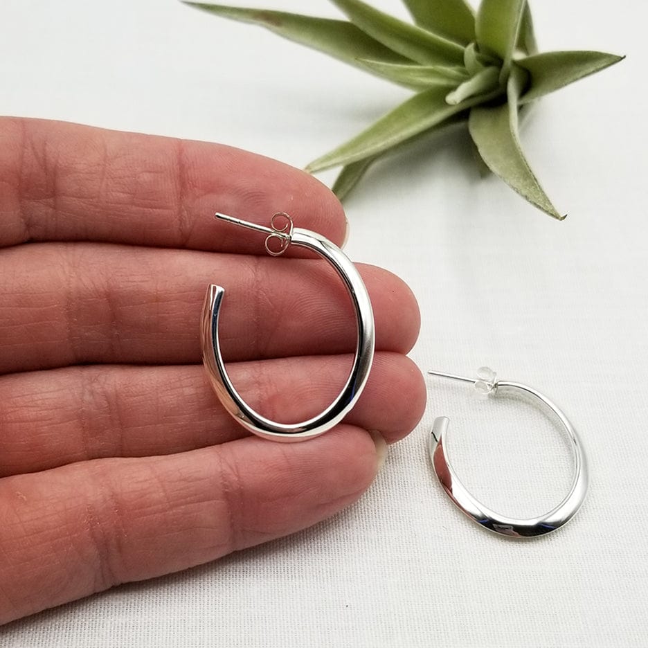 EAR STERLING SILVER KNIFE EDGE OVAL HOOP