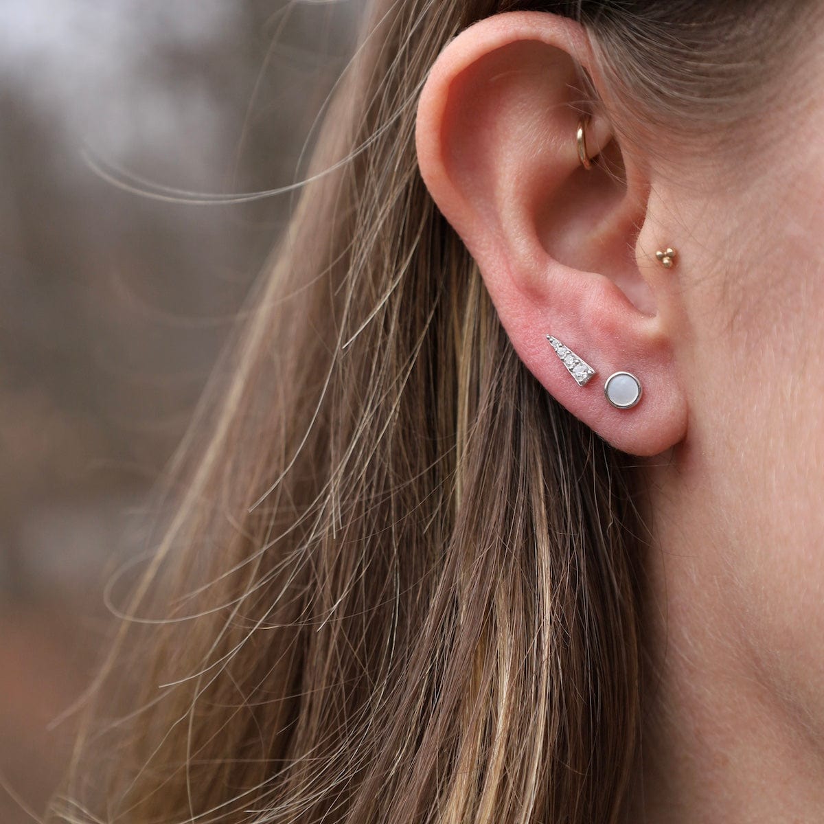 EAR Sterling Silver Mother of Pearl Dot Barbell Single Stud Earring