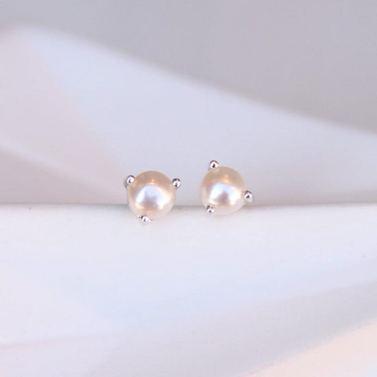 Load image into Gallery viewer, EAR Sterling Silver Prong Set Pearl Stud Earring
