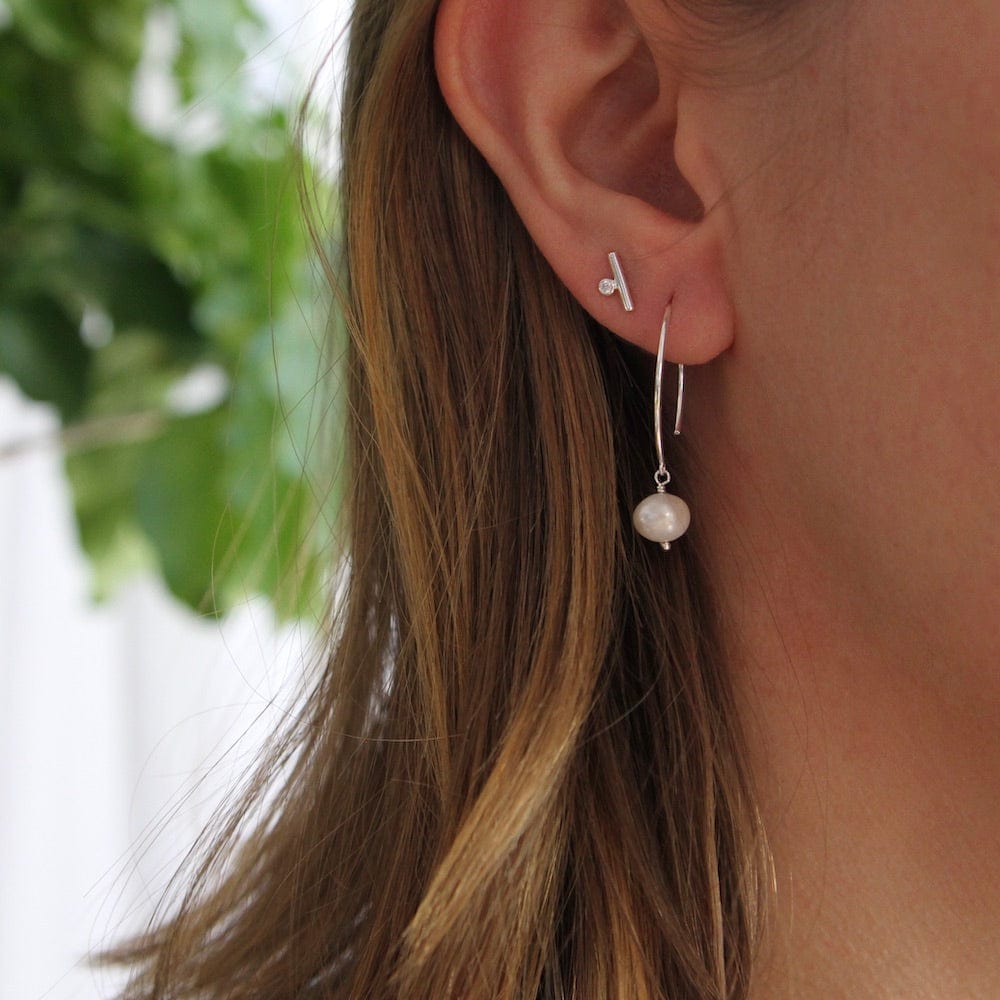 EAR Sterling Silver Small Oval With White Pearl Hoop