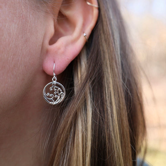 EAR Sterling Silver Swirled Vine in Circle Earrings