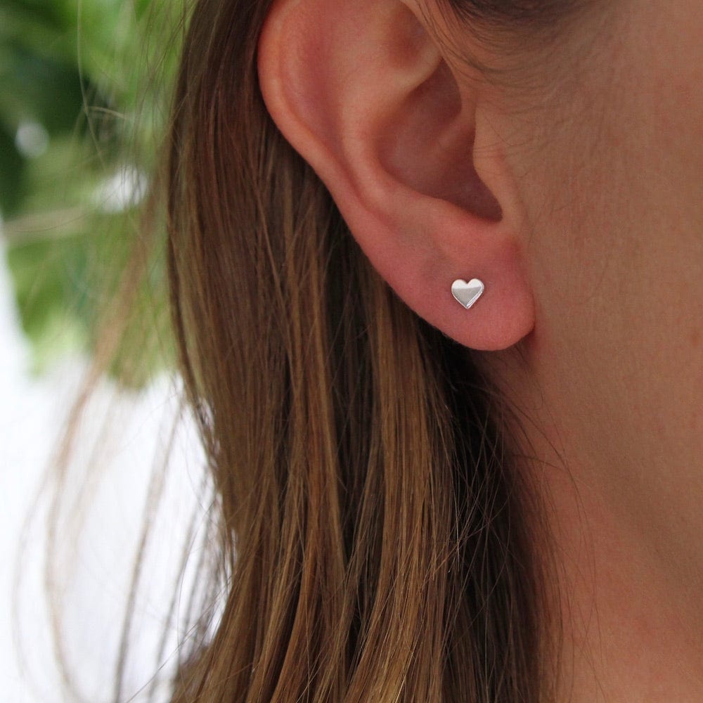 EAR Sterling Silver Tiny Heart Stud