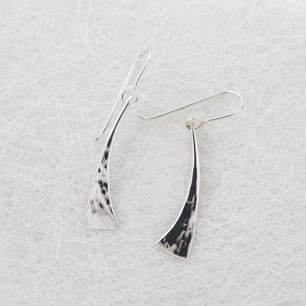 
                      
                        EAR Sway Fan Tail Drop Earring
                      
                    