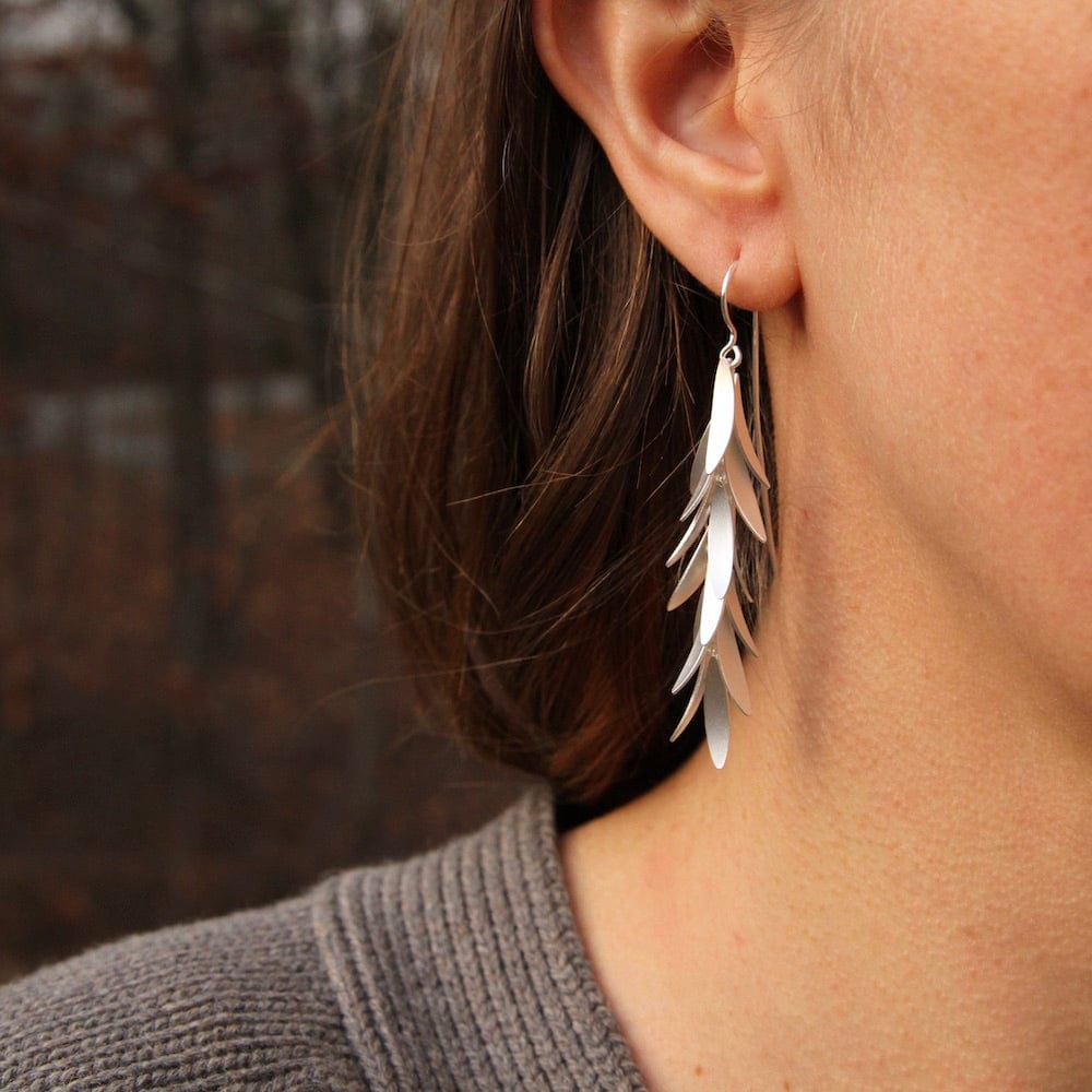 
                      
                        EAR Tassel Earring
                      
                    