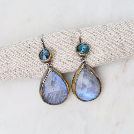 Load image into Gallery viewer, EAR Teardrop Crescent Rim Earrings with Moonstone
