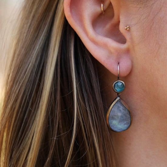 Load image into Gallery viewer, EAR Teardrop Crescent Rim Earrings with Moonstone
