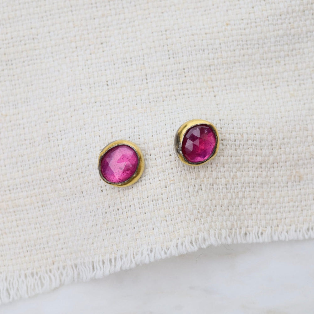 
                  
                    EAR Thai Pink Sapphire Medium Crescent Rim Post Earrings
                  
                