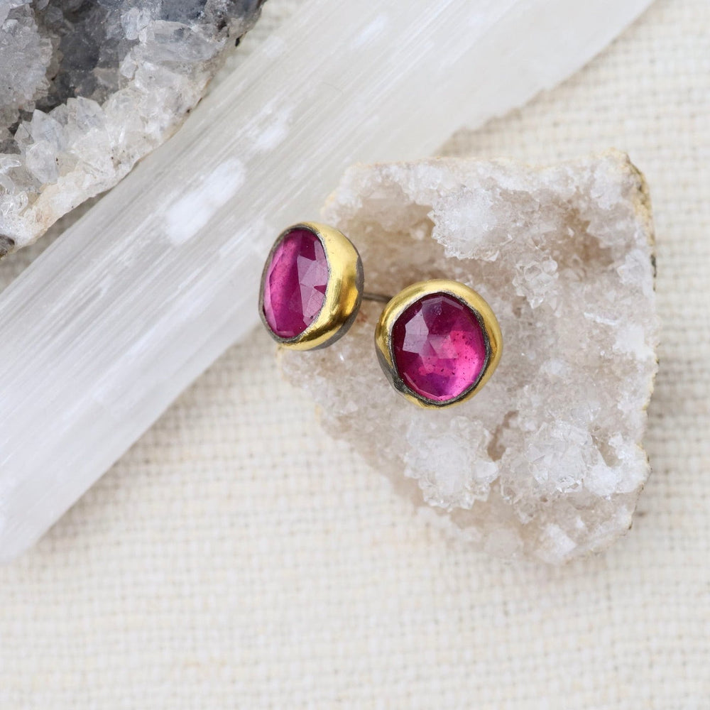 
                  
                    EAR Thai Pink Sapphire Medium Crescent Rim Post Earrings
                  
                