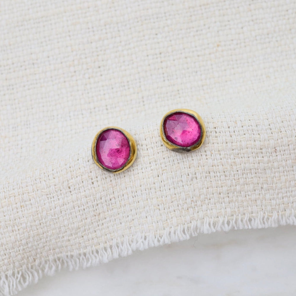 
                  
                    EAR Thai Pink Sapphire Medium Crescent Rim Post Earrings
                  
                