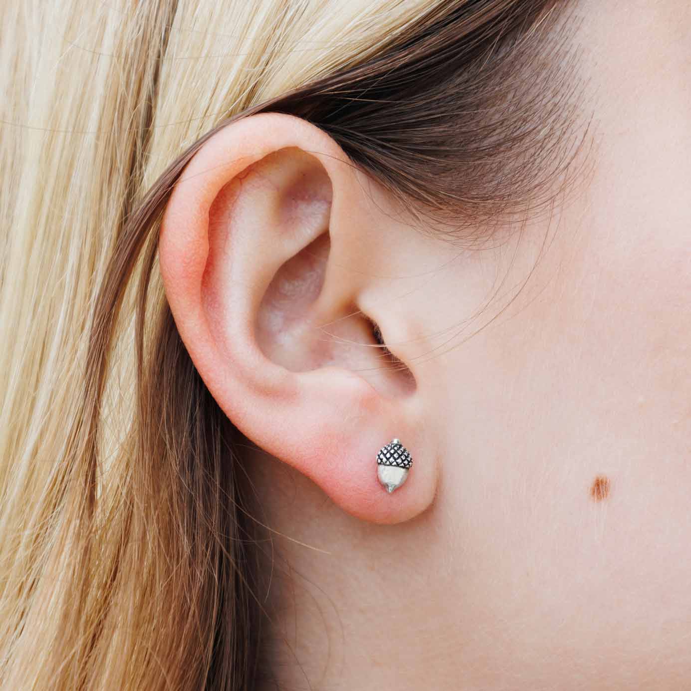 EAR Tiny Acorn Post Earrings