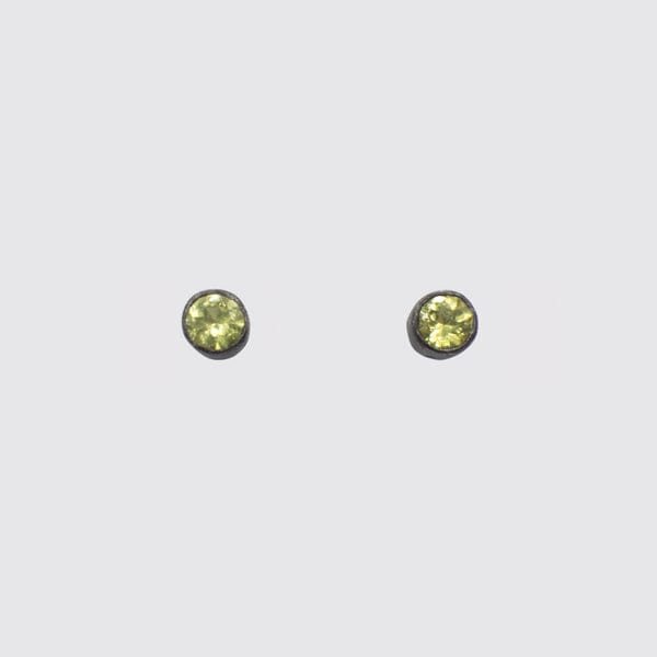 EAR Tiny Faceted Round Peridot Stud Earrings