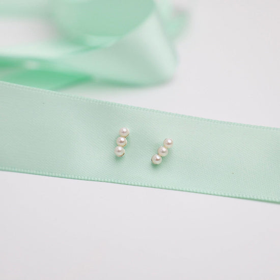 Load image into Gallery viewer, EAR Tiny Freshwater Pearl Bar Stud
