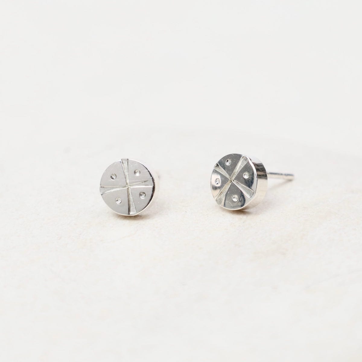 EAR Tiny Line/ Dot Post Earring